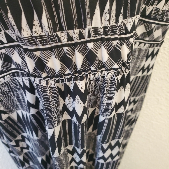 Max Studio Medium Boho Geometric Print Black White V-Neck Sleeveless Maxi Dress - Picture 6 of 13